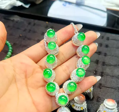 Dây chuyền bi ngọc lục