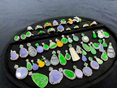 Khay mặt dây ngọc nhiều sắc